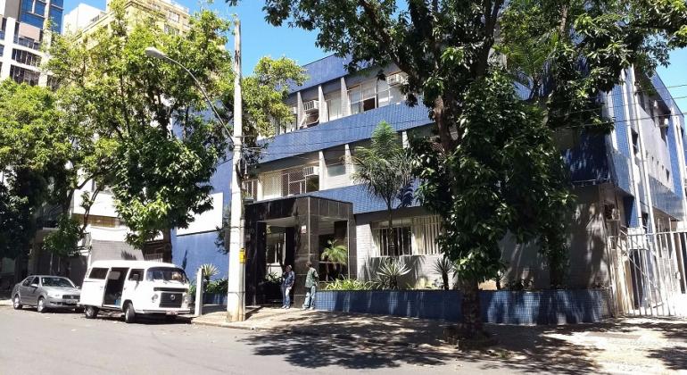 BH conta com Centro de Referência para Imunobiológicos Especiais (CRIE), destinado a indivíduos portadores de quadros clínicos especiais. Foto: Marina Poblet/PBH Fachada do Centro de Referência para Imunobiológicos Especiais, na Savassi.