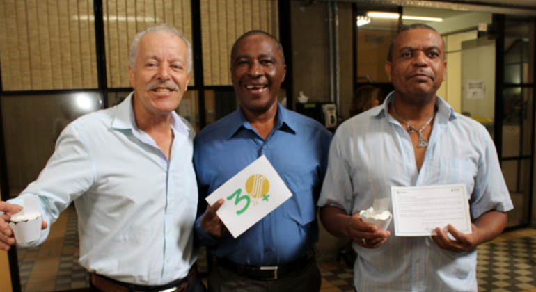 Sudecap completa 48 anos de serviços prestados à população de Belo Horizonte, Foto: Antônio Rodrigues Três funcionarios da Sudecap posando para foto durante comemoração dos 48 anos da instituição.