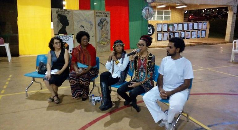 Foto: Divulgação PBH Cinco pessoas debatem o impacto de preconceitos no desenvolvimento escolar das crianças na Regional Barreiro.