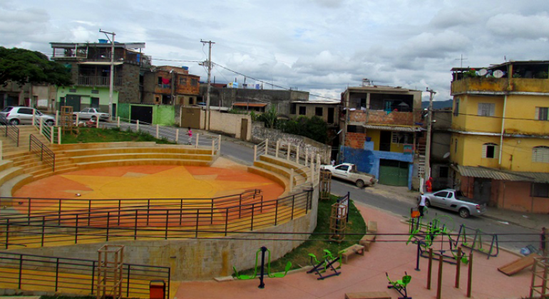 Praça Santa Cruz, localizada na vila Pedreira Prado Lopes, região Noroeste, está transformando o dia a dia dos moradores da cidade. Foto: Divulgação PBH Detalhe da Praça Santa Cruz, localizada na vila Pedreira Prado Lopes.
