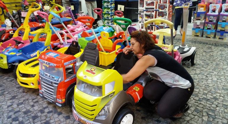 Foto: Divulgação PBH Cidadã observa caminhões de plásticos destinados a crianças.