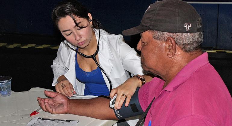 Secretaria Municipal de Saúde (SMSA) presta esclarecimentos sobre o desabastecimento da Insulina Glargina. Foto: Rodrigo de Jesus Técnica de saúde agere pressão de cidadão em Dia Mundial da Diabetes.