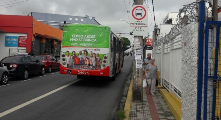 Rua Padre Eustáquio ganha faixa preferencial para ônibus Faixas indicam pista exclusiva na Rua Padre Eustáquio