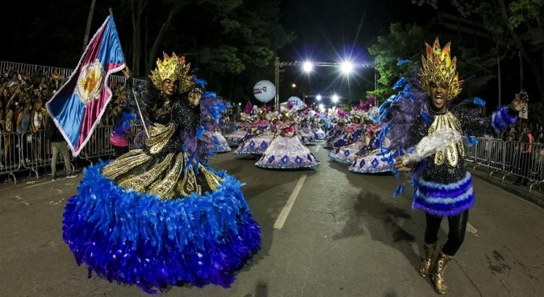 Dados técnicos e a história das escolas de samba que vão desfilar na avenida são divulgados pela Belotur. Foto: Divulgação PBH Mestre sala e porta bandeira do GRES Academicos de Venda Nova