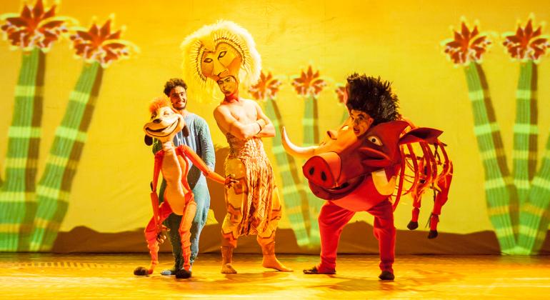 O Teatro Francisco Nunes recebe os espetáculos infantis “O Rei Leão” e "A Bela e a Fera" nos dias 3 e 4 de março. Foto: Daniel Augusto Com fantasias de Timão e Pumba e Leão, atores interpretam o clássico "O Rei Leão".