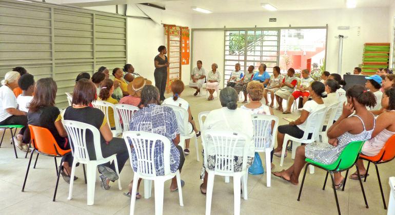 Centros de Referência da Assistência Social recebem mulheres em roda de conversa com profissionais