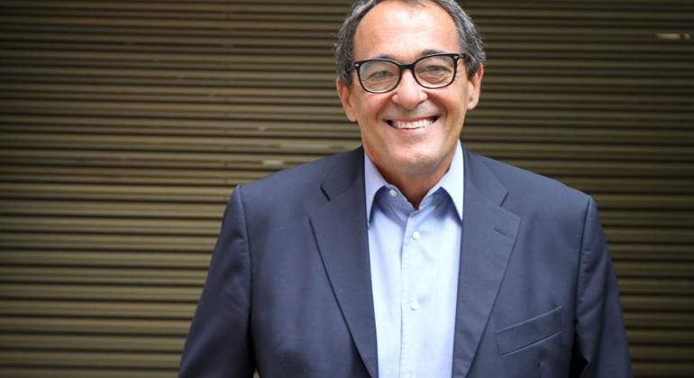 Prefeito decreta luto oficial por três dias Foto do ex-Secretário Municipal de Esportes e Lazer, Bebeto de Freitas, que faleceu dia 13 de março.