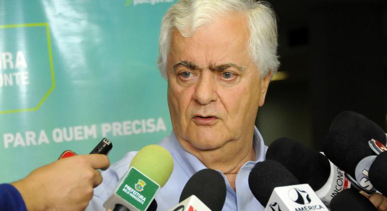 Prefeitura de Belo Horizonte decreta situação de emergência Josué Valadão falando à imprensa