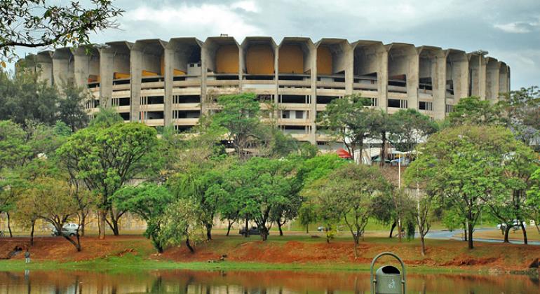 Foto: Divulgação PBH Fachada do Mineirinho, durante o dia.