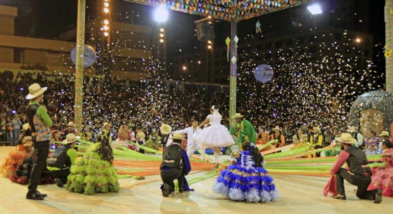 Cerca de trinta pessoas durante apresentação no Arraial de 2017