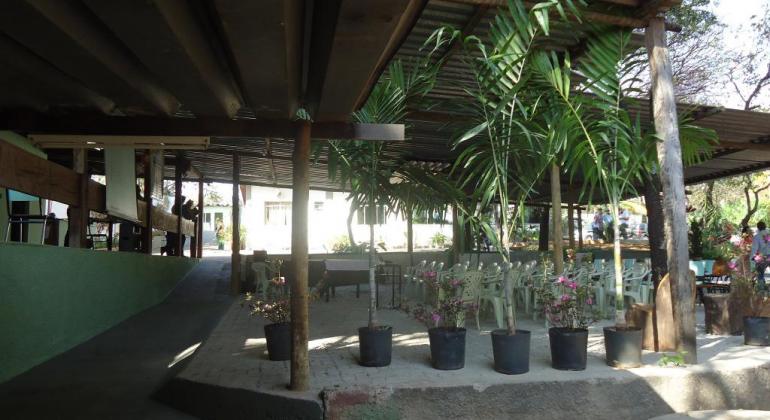 Estudantes e educadores de escolas municipais se reúnem do dia 28/6 para discutir a situação da água na Bacia Hidrográfica do Rio das Velhas. Foto: Divulgação Área coberta do Espaço Ambiental Venda Nova, com mudar e muito verde.