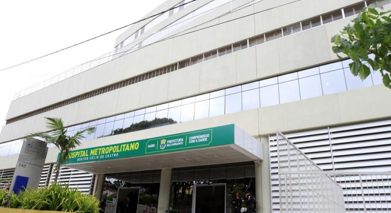 Fachada do Hospital Metropolitano Célio de Castro, no Barreiro. 