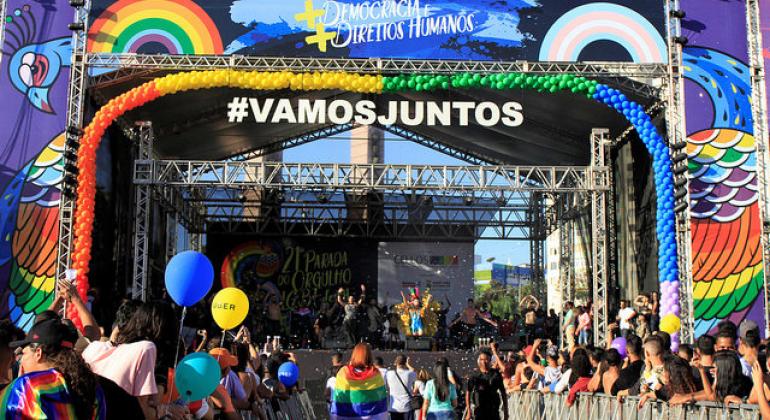 Foto do palco da 21ª Parada LGBT de BH 2018