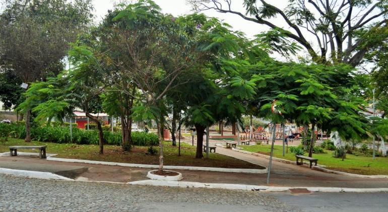 Praça Chuí com área verde, área de convivência e academia a céu aberto