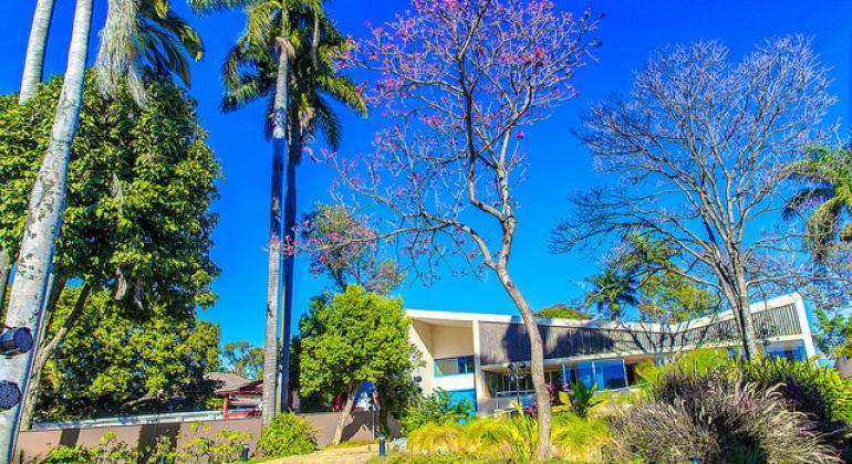 A foto mostra a fachada do museu Casa Kubitscheck, na Pampuha