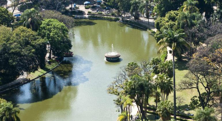Parque Municipal: um verdadeiro oásis no centro de Belo Horizonte. Foto: Vander Bras/PBH Visão aérea do lago localizado no Parque Municipal Américo Renné Giannetti