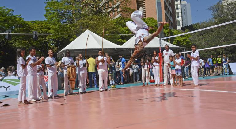 Roda de capoeira no coração da Savassi durante o "BH é da Gente"