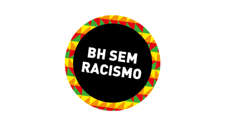 Selo "BH sem racismo" com detalhes em preto, amarelo e verde