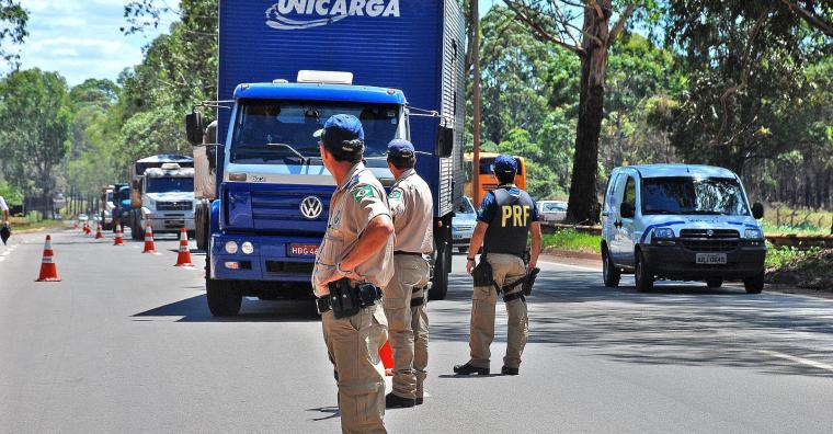 PRF fiscalizando o Anel Rodoviário 