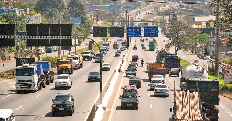 Anel Rodoviario Anel rodoviário com grande volumes de carros e caminhões