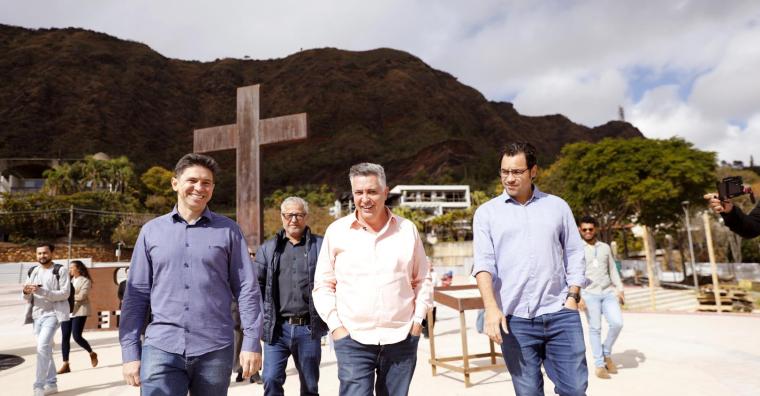 Prefeito Álvaro Damião anuncia reabertura parcial da Praça do Papa durante visita a obras