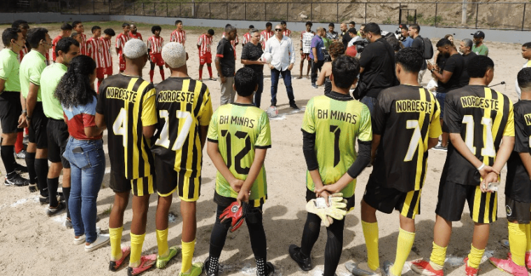 Prefeitura entrega obra de revitalização do Campo do Paraíso Esporte Clube