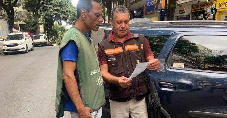 Cerca de 90% dos lavadores de carros nas ruas não renovaram licença; prazo termina dia 20 