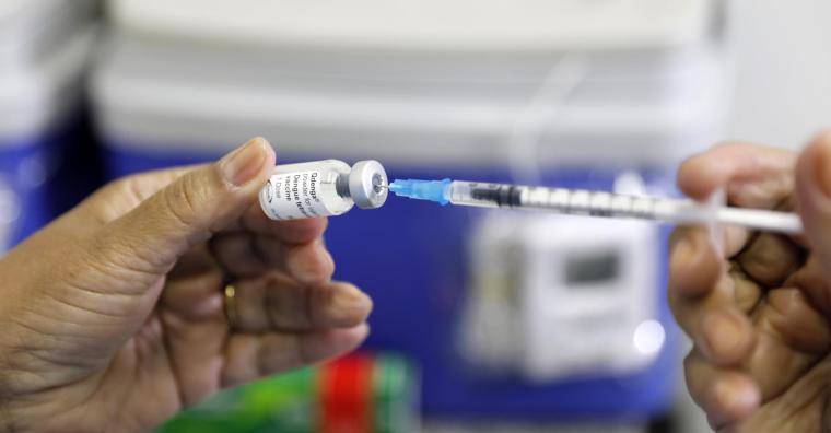 Primeira dose da vacina contra a dengue será aplicada exclusivamente no público de 10 a 14 anos