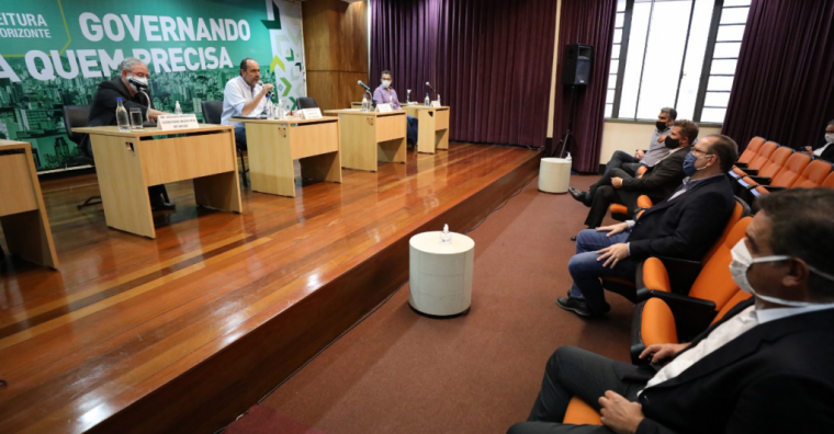 Prefeito Alexandre Kalil e Comitê se reúnem com comerciantes Prefeito de Belo Horizonte em reunião com comerciantes da capital