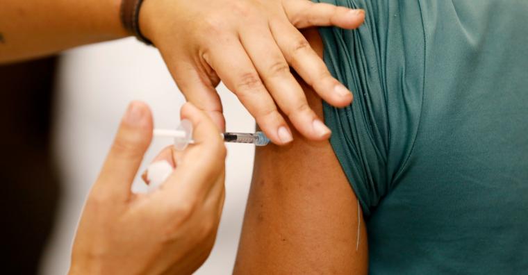 Quatro pontos de vacinação contra a gripe vão funcionar neste fim de semana (14 e 15)