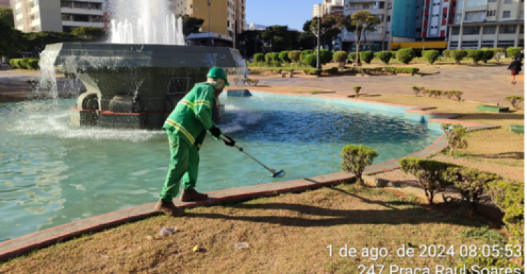 Ação de manutenção na Praça Raul Soares