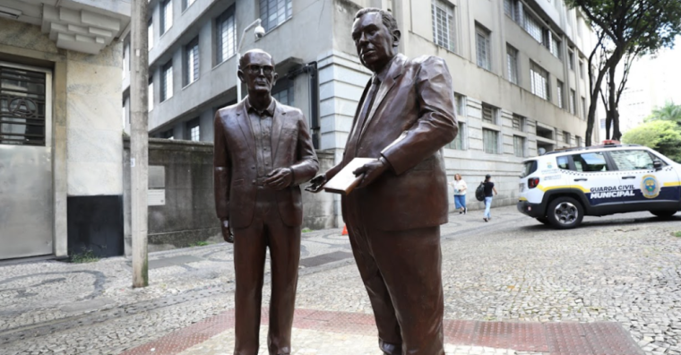 Estátua de Carlos Drummond de Andrade e Pedro Nava.
