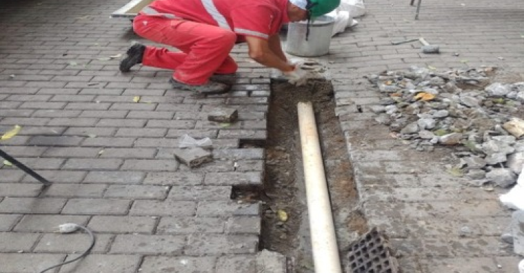 Obras de manutenção nas calçadas da Praça Sete e entorno
