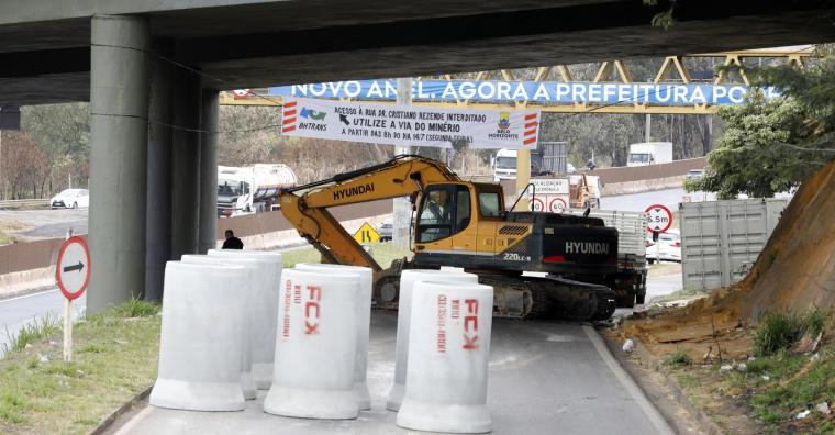 Fotos da obra de drenagem e motivo da interdição da marginal do Novo Anel