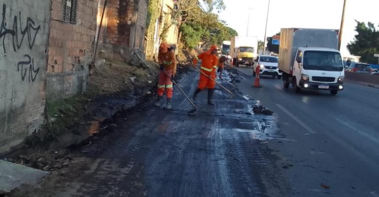 NOVO ANEL Trabalhadores limpando e removendo resíduos do Novo Anel