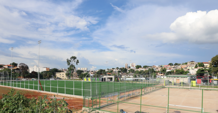 Foto dos campos e quadras do Complexo Esportivo Leste após as obras