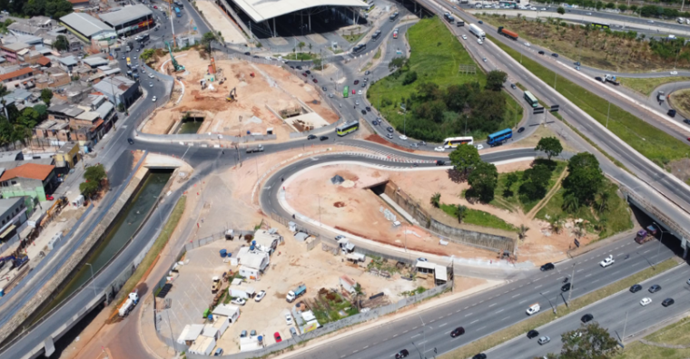 Foto aérea da Praça das Águas onde é executada a obra de macrodrenagem