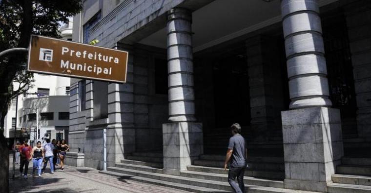 PBH pagará primeira parcela do 13º salário no dia 20 de julho PBH pagará primeira parcela do 13º salário no dia 20 de julho