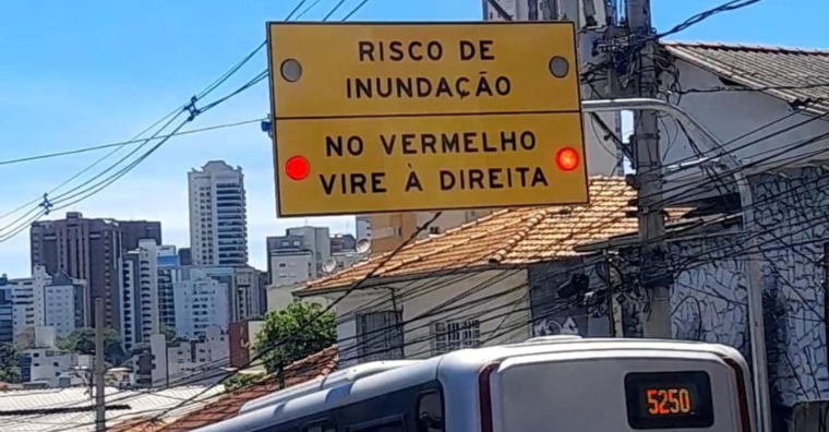 PBH implanta dispositivos luminosos no Prado para alertar motoristas sobre alagamentos 