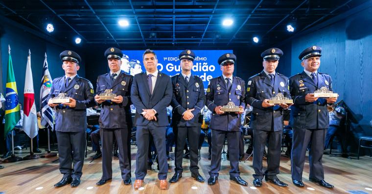 Entrega do troféu aos agentes da Guarda Civil Municipal agraciados Entrega do troféu aos agentes da Guarda Civil Municipal agraciados