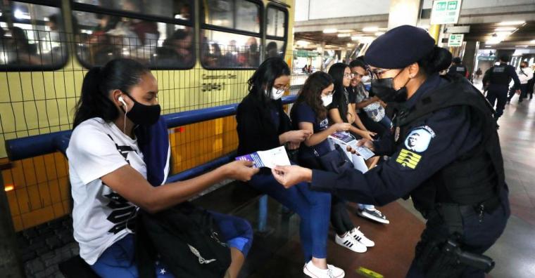Nova fase da campanha da PBH contra a importunação sexual nos ônibus traz perfil dos autores e características das ocorrências Nova fase da campanha da PBH contra a importunação sexual nos ônibus traz perfil dos autores e características das ocorrências