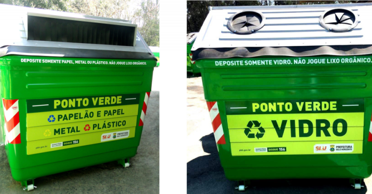 Dois coletores verdes para recebimento de materiais recicláveis. No primeiro, lê-se "Ponto Verde - papelão e papel, metal, plástico". No seguindo, está escrito: "Ponto Verde - vidro".
