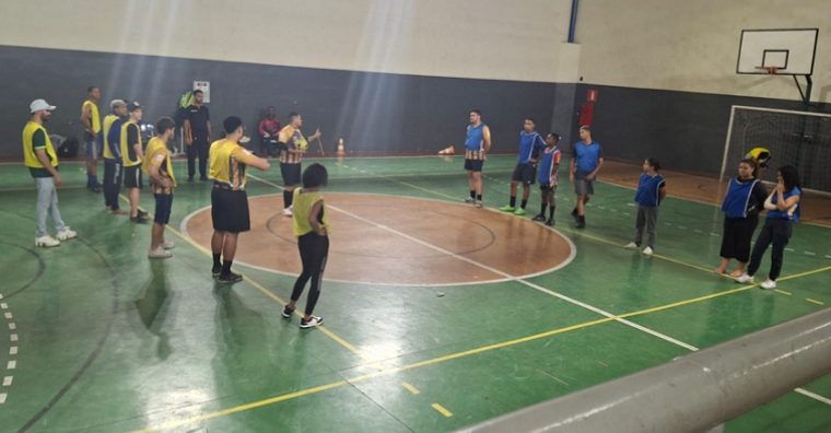 1ª Copa EJA de Venda Nova reúne alunos de dez escolas em disputas de futsal e queimada