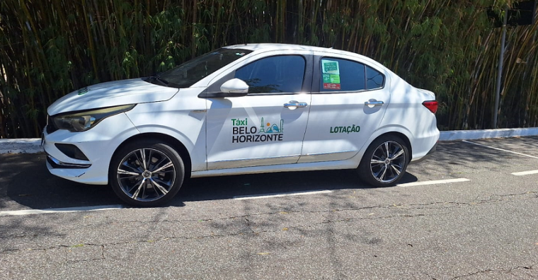 Táxi-lotação de até sete lugares começa a ser testado em BH 