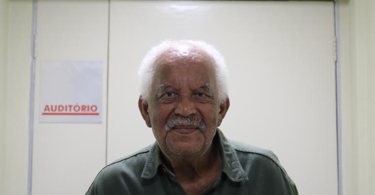 “Eu participo do grupo de idosos, mas eu não me sinto um simples usuário do CRAS, eu me sinto parte dele. Eu me sinto um colaborador, me sinto responsável pelo andamento, pelas coisas boas. A responsabilidade é nossa! Isso não existe sem nós, e nós não existimos, como comunidade, sem ele. É uma simbiose”. Antônio Luiz Carneiro Rocha - CRAS Ouro Preto (Foto: Zaíra Magalhães/PBH)