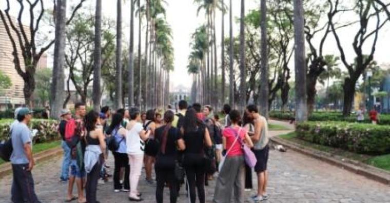 Atividade educativa na Praça da Liberdade.