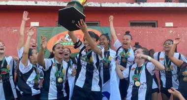 Futebol é Vida/Aspra A é campeão do Feminino Sub-17 da Copa Centenário Futebol é Vida/Aspra A é campeão do Feminino Sub-17 da Copa Centenário