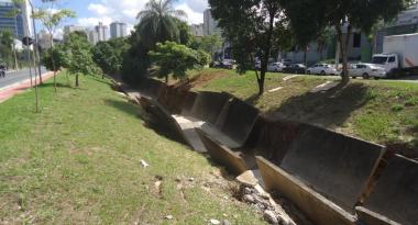  PBH inicia obras de recolocação de placas no Córrego Flor D´Água