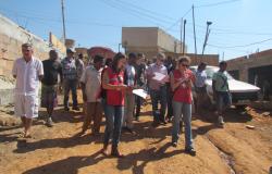 Técnicos da PBH realizam caminhada de reconhecimento da comunidade Dandara
