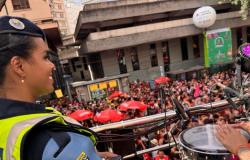Guardas municipais bilingues reforçam a segurança dos turistas e atuam no combate a crimes no Carnaval 